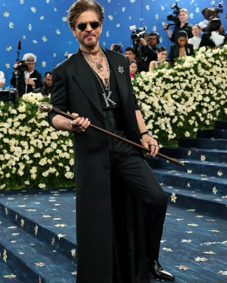 shah rukh khan met gala look wearing unique jewellery dashing look with bengal tiger head cane