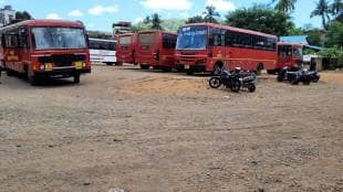 Passengers inconvenienced as modernization of Sawantwadi bus station stalled