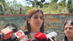 गळती रोखण्याचे ठाकरे गटासमोर आव्हान, माजी नगरसेविका तेजस्वी घोसाळकरांच्या निर्णयाकडे लक्ष