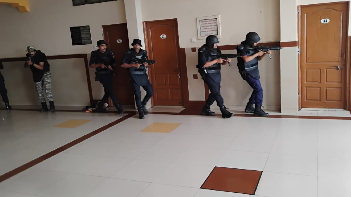 rehearsal and demonstration of terrorist attack by District Police Administration in the Mahakali Temple area ​​Chandrapur