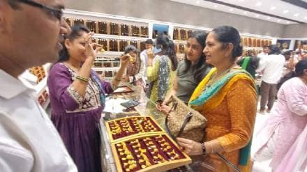 Thane city Huge turnover in the market for Akshaya Tritiya