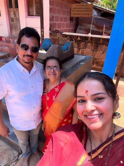 titeekshaa tawde went to kokan and celebrates parents 40th anniversary