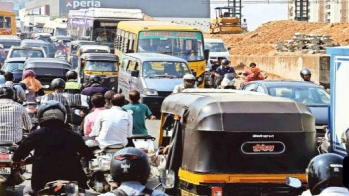 on wednesday Vashi to Kalyan journey Six hours due to traffic jam on Mahape, Mumbra, Shilphata road
