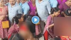 अरे दे दणादण! भरबाजारात दोन महिला भिडल्या; एकमेकींचे कपडे ओढले अन्… पाहा VIDEO
