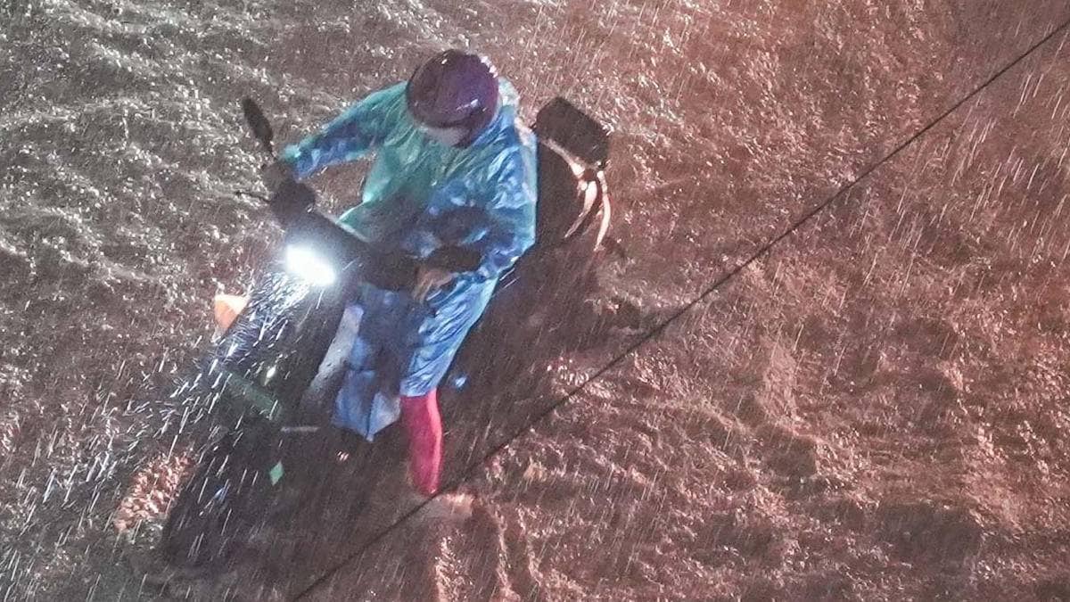 Heavy rains cause waterlogging in various parts of Pune city