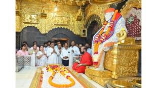 Ashok Chavan came to Shirdi today and visited Sai Babas Samadhi temple