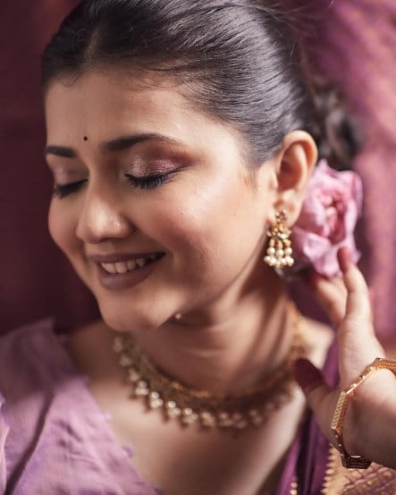 तिच्या या वाढदिवसानिमित्त 'मुंबई लोकल' चित्रपटाची घोषणा तिच्या चाहत्यांसाठी एक खास भेट ठरली आहे. (फोटो सौजन्य : ज्ञानदा रामतीर्थकर / इन्स्टाग्राम)