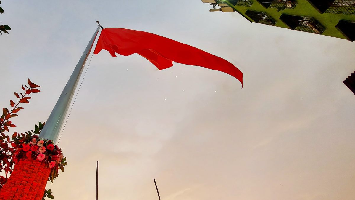 MLA Jitendra Awhad hoisted 52 feet saffron flag in Kalwa thane