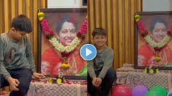 Video : देव असा दिवस कोणालाच दाखवू नये! देवाघरी गेलेल्या आईचा केला वाढदिवस साजरा, हार घातलेल्या फोटोसमोर चिमुकल्याने कापला केक; व्हिडीओ होतोय व्हायरल