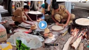 Female police making chapatis for Warkaris during the Wari