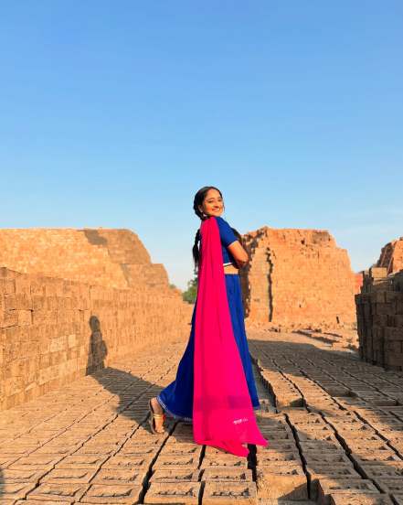Aditi Dravid Mann Pakharawani Song