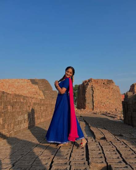 Aditi Dravid Mann Pakharawani Song