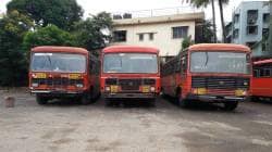 कर्जतमध्ये विविध मागण्यांसाठी ज्येष्ठ नागरिकांनी रोखल्या एसटी बस
