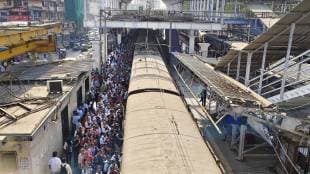 Mumbai Local Accident | Mumbai Local Accident near Diva Mumbra Railway Station Badlapur Ambernath passenger