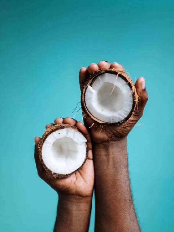 Benefits of eating raw coconut