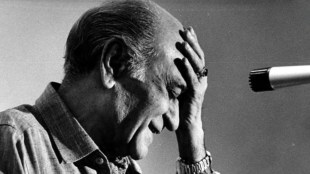 Bollywood greatest character actor died in abject poverty was banned by Shiv Sena