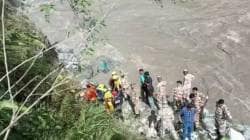 Bus Falls Into Alakananda River : अलकनंदा नदीत बस कोसळून भीषण अपघात, सात जण वाचले, ११ प्रवासी बेपत्ता