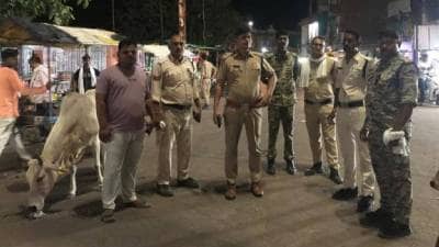 घरात घुसून पत्नी आणि दोन मुलींचं अपहरण, विरोध करणाऱ्या पतीवर हल्लेखोरांनी झाडली गोळी