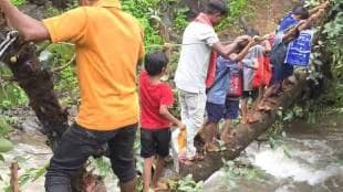 Dangerous river journey of students education Akkalkuwa taluka Nandurbar district