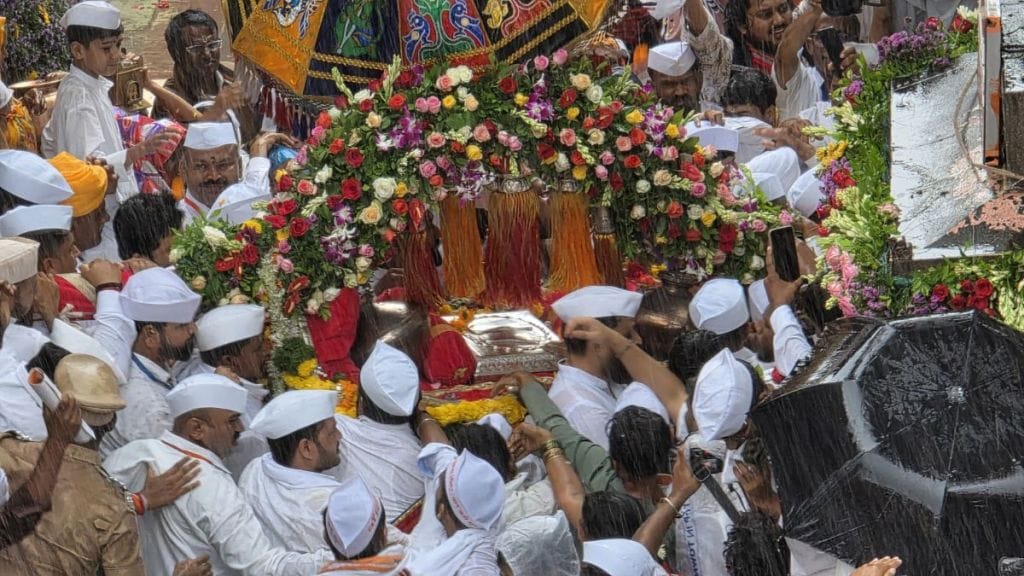 Dehu Pandharpur wari Departure of Tukaram maharaj palkhi towards Pandharpur