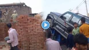 Drunk Driver Breaks Wall And Climbs Onto E Rickshaw