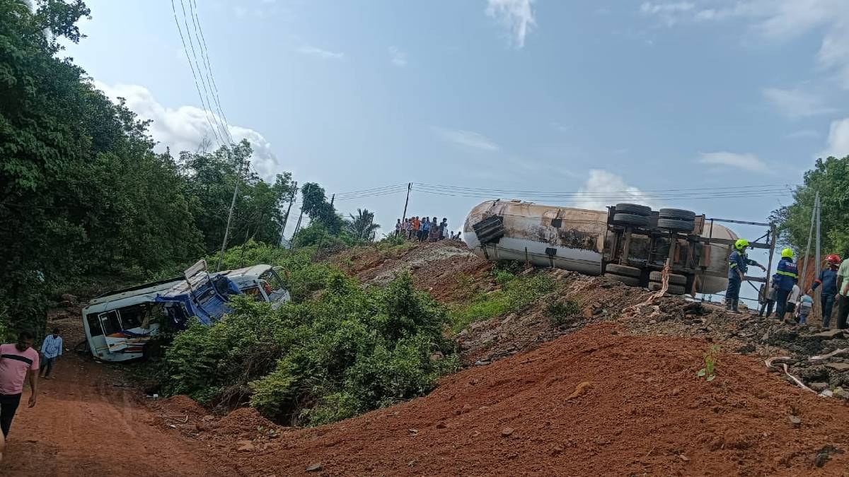 Fatal accident between gas tanker and mini bus at Nivali Bavandi Ghat on Mumbai Goa highway
