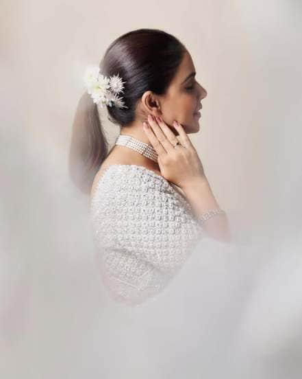 Genelia Deshmukh White Saree Look