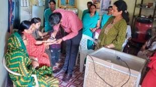 Health team examines villagers in Buldhana