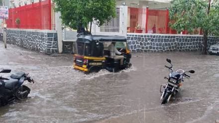 Heavy rains Vasai Virar city water logging low level area