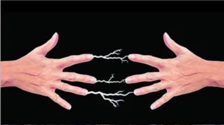 Hingoli Kalmanuri one died and two injured in electrocution
