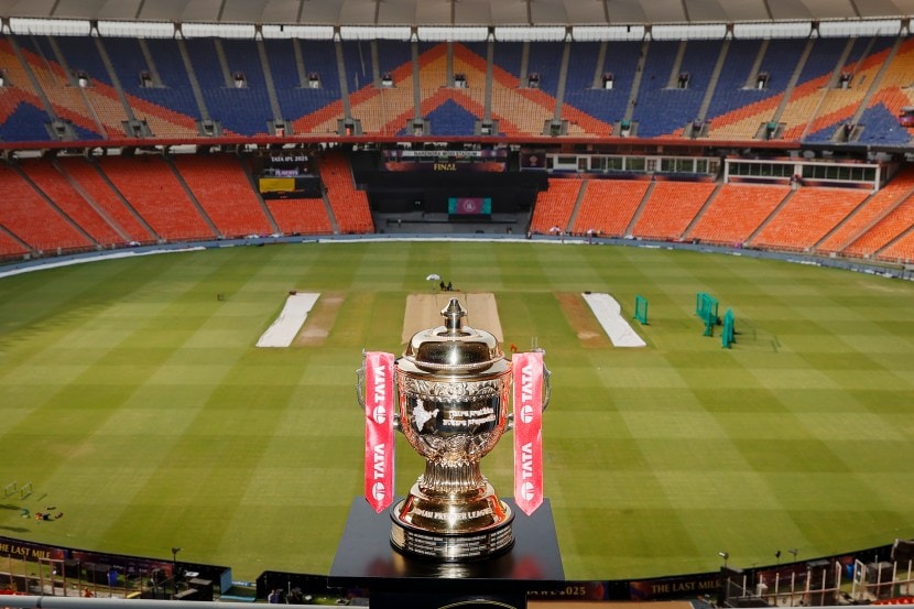 IPL 2025 Final Team Won Trophy