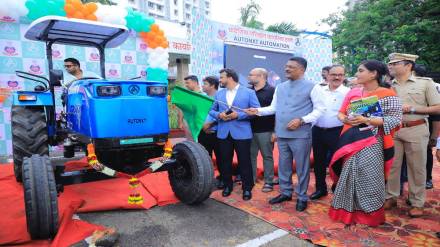 Indias first e tractor registered on Sunday at Thane RTO pratap sarnaik inaugurate
