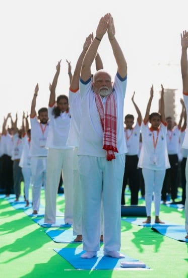International Yoga Day 2025 Politicians Who Did Yoga