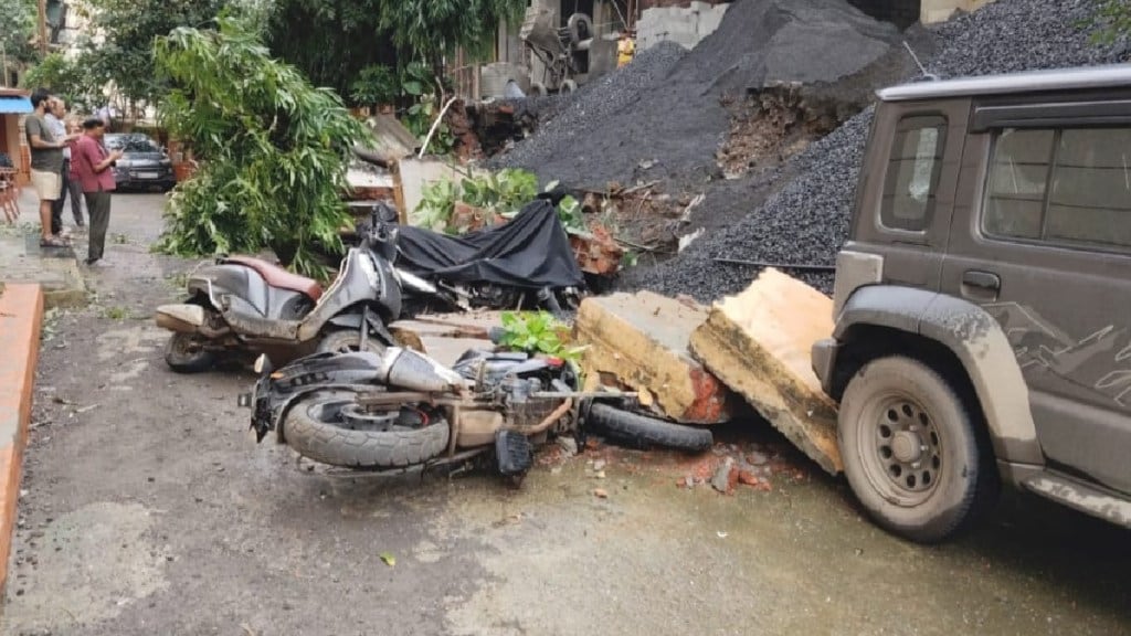 Kalyan Katemanivali wall collapse