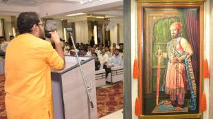 Kaustubh Kasture narrated the king cht Shivaji coronation to the audience during a lecture held in Badlapur