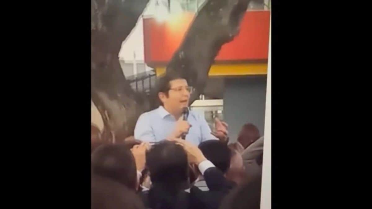 Colombian presidential candidate Miguel Uribe shot