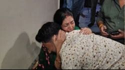 Raja Raghuvanshi Murder : “मैं खुद जाऊंगा…”, भेट होताच सोनमच्या भावाची राजा रघुवंशीच्या आईला मिठी, दिलं ‘हे’ आश्वासन