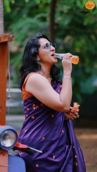 Madhurani Gokhale Purple Saree Look