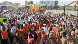 sant dnyaneshwar maharaj Mauli Palkhi with tal and mridang welcomes in Phaltan city satara