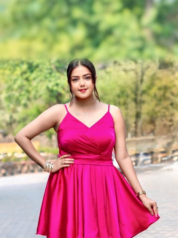Monalisa Bagal Pink Dress Look