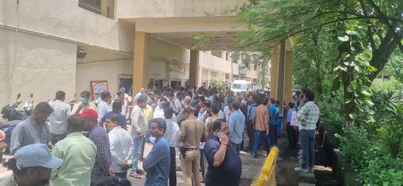 Mumbai railway tragedy today, 12 passengers fell off train Mumbai, Pushpak Express 5 dead news