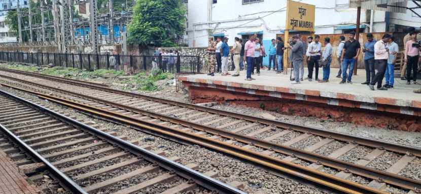 Mumbai railway tragedy today, 12 passengers fell off train Mumbai, Pushpak Express 5 dead news