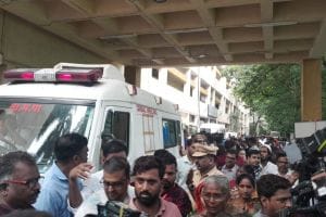 Mumbai Pushpak Express and Local Train Accident 5 Dead