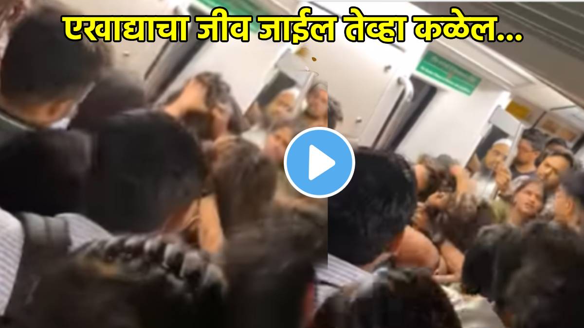 Shocking video in delhi metro women fight video viral on social Media