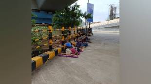 Homeless people Gokhale Bridge, Gokhale Bridge Homeless people sleep,