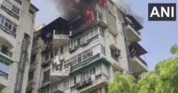Delhi Dwarka Fire : आगीपासून वाचण्यासाठी दुसऱ्या मजल्यावरून उडी मारली; दोन मुलांसह वडिलांचा दुर्दैवी मृत्यू