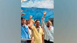 मनसेच्या भूमिकेविरोधात वृत्तपत्र विक्रेत्यांची ठाणे स्थानकाबाहेर निदर्शने; वृत्तपत्र विक्रेत्यांचे स्टॉल्स हटविण्याच्या मागणीचा निषेध