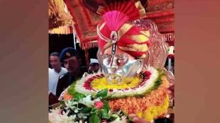 Saint Gajanan Maharajs palanquin reached Panakanhergaon Hingoli amid chants on Thursday