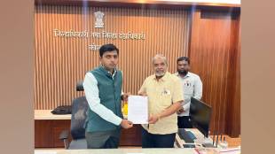 Two groups urged district officials Wednesday to maintain stable water levels in Almatti Hippargi dams