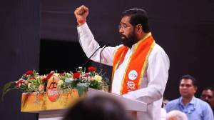 Eknath Shinde : “मी डॉक्टर नाही, पण ऑपरेशन्स…”, एकनाथ शिंदेंची शिवसेना मेळाव्यात टोलेबाजी; उद्धव ठाकरेंना केलं लक्ष्य!